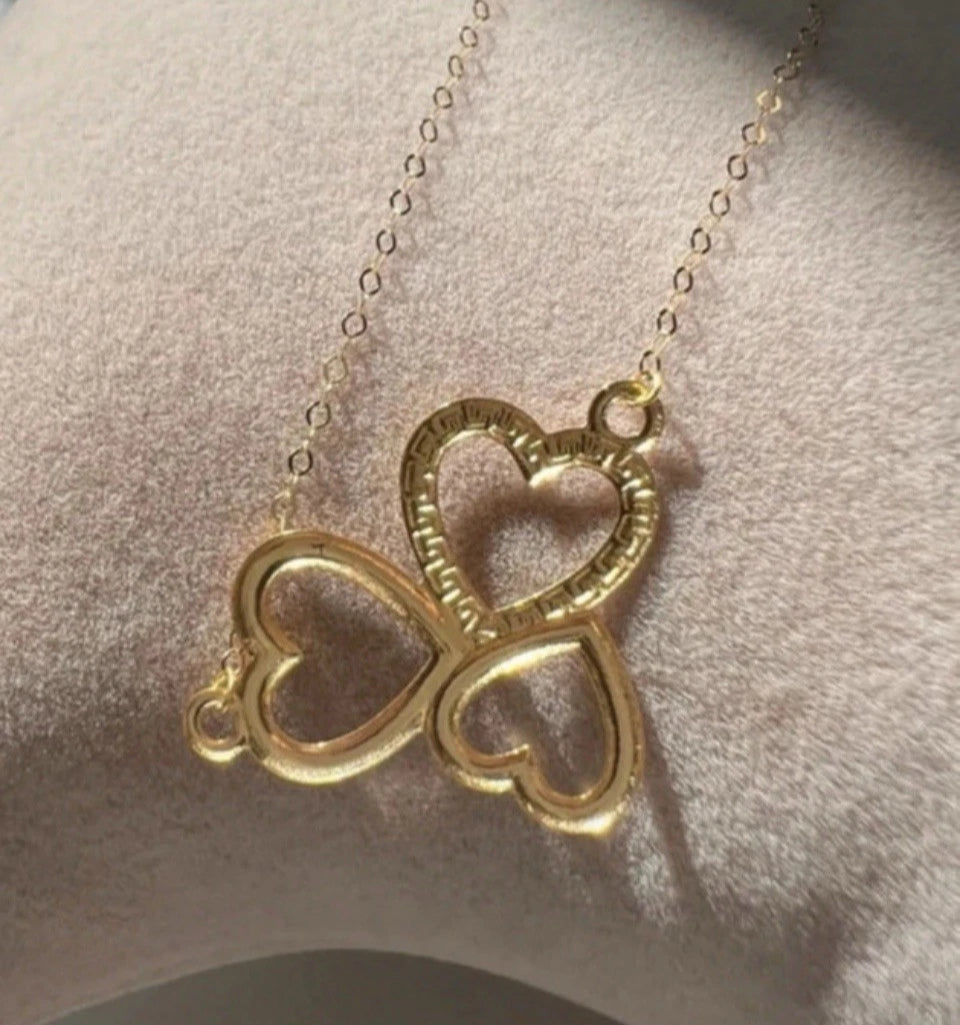 Solid 18ct gold  dainty heart  necklace