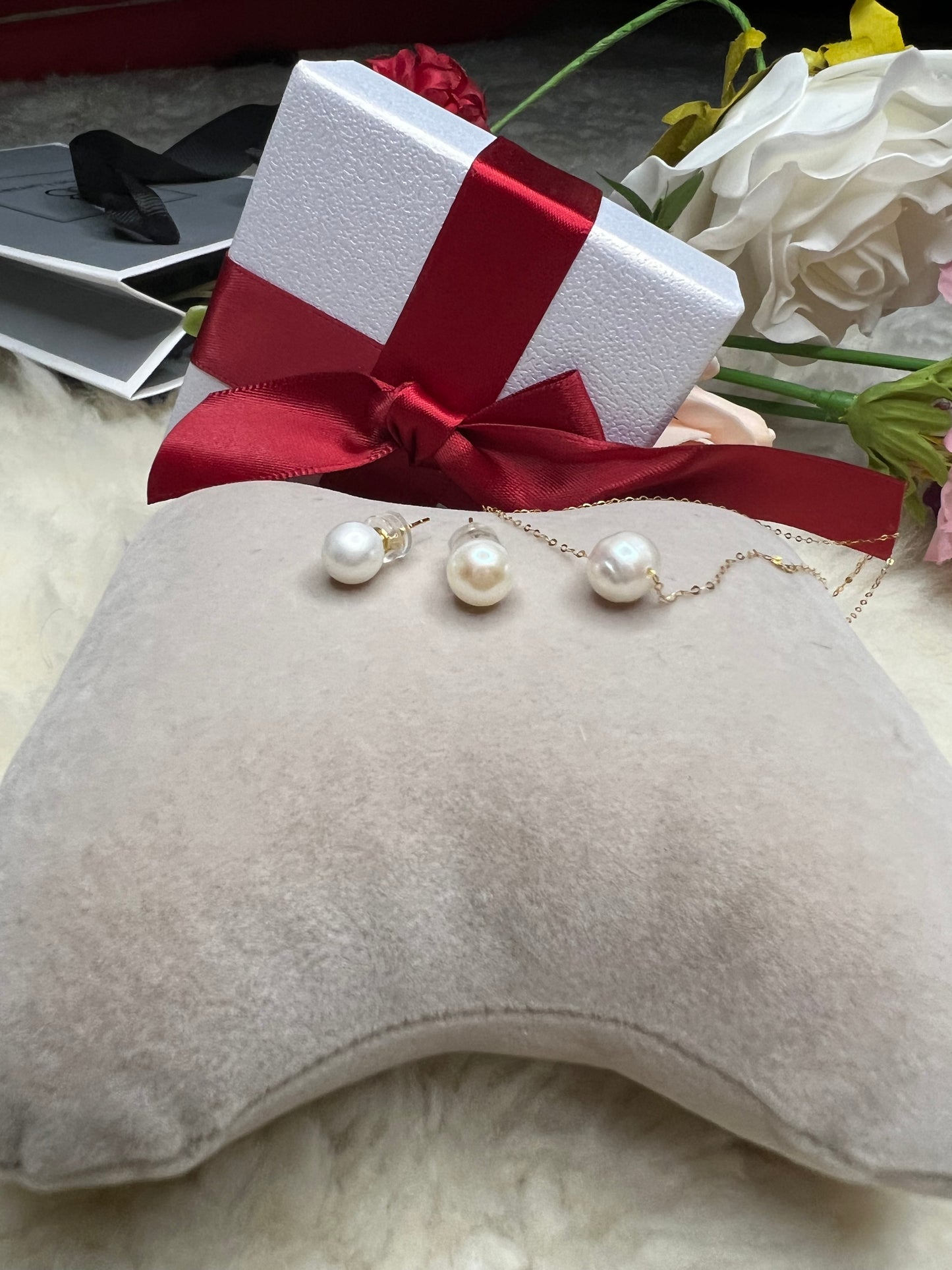 Pure 18ct gold natural freshwater pearl set