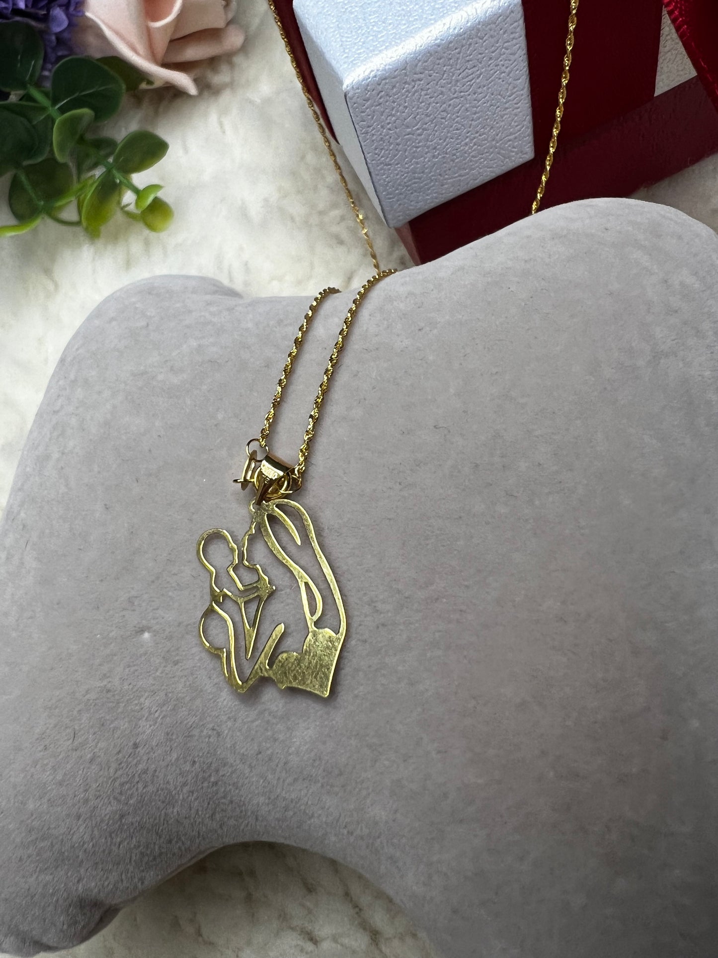 Pure 18ct gold Mother and child necklace
