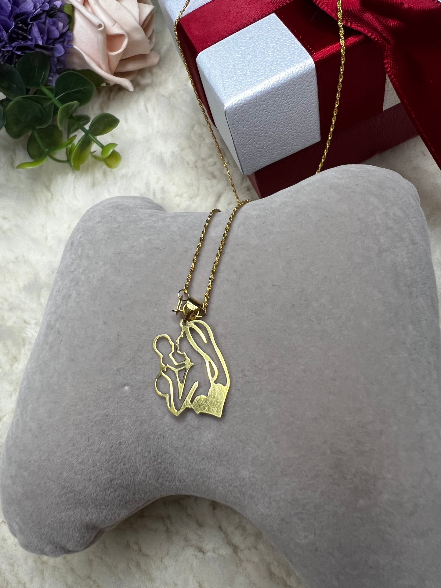 Pure 18ct gold Mother and child necklace