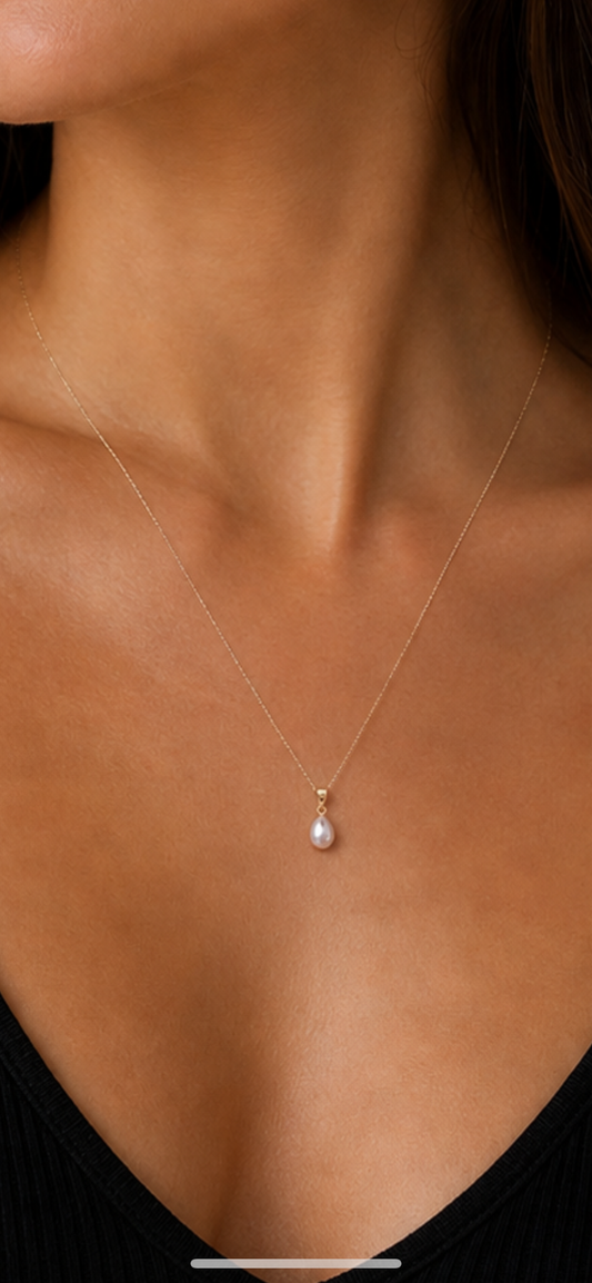 Solid 18ct gold dainty freshwater pearl necklace