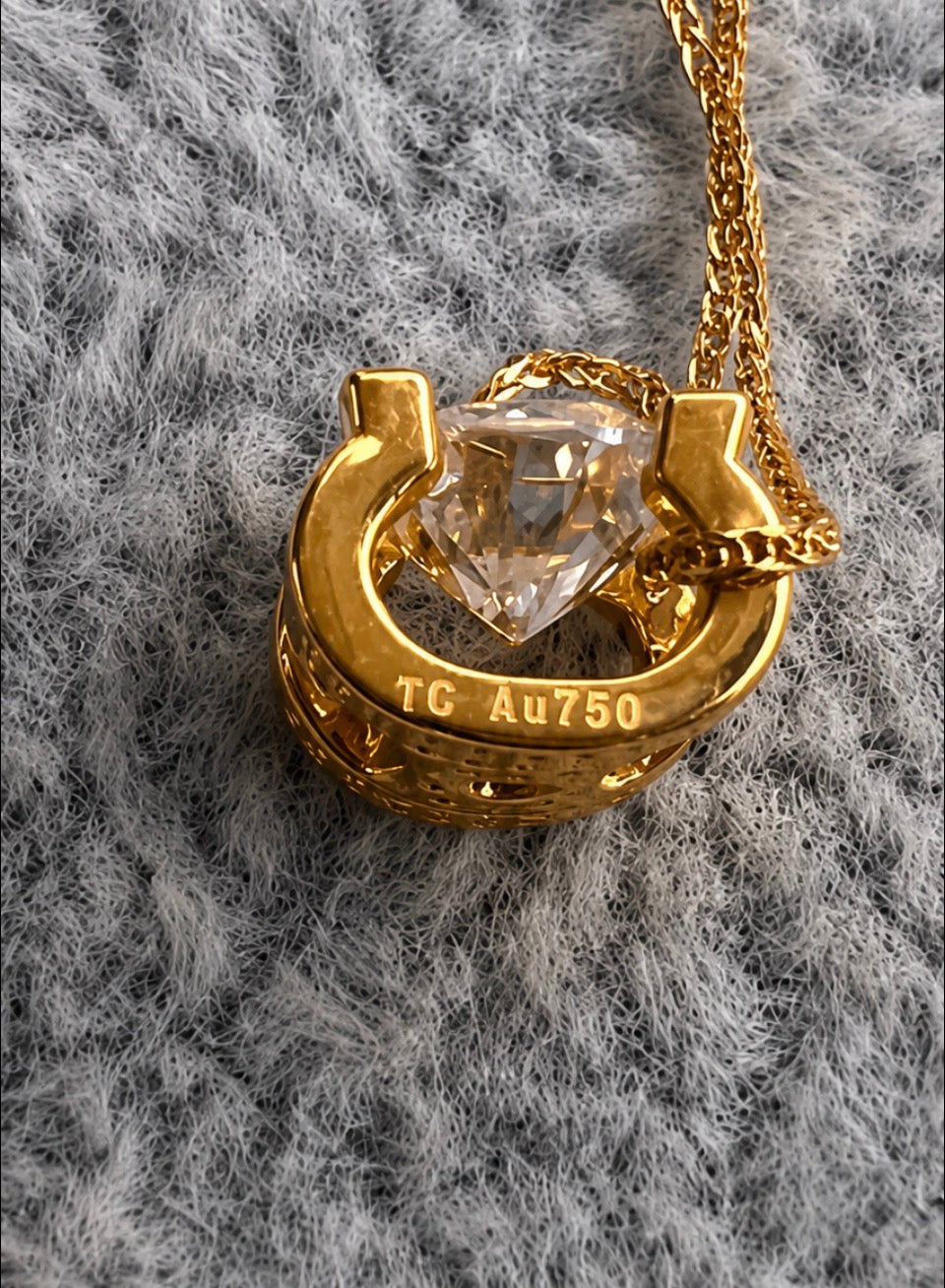 Solid 18ct gold moissanite necklace