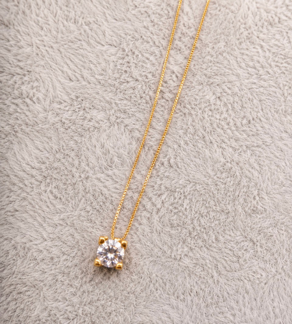 Solid 18ct gold moissanite necklace