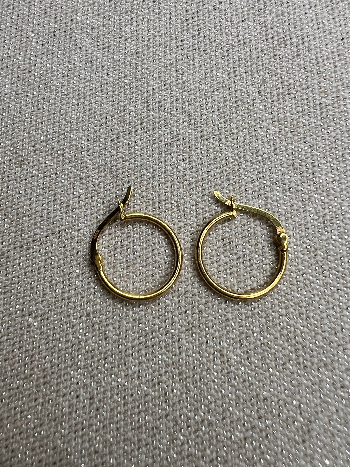 Solid 18ct Gold Dainty Hoop Earring