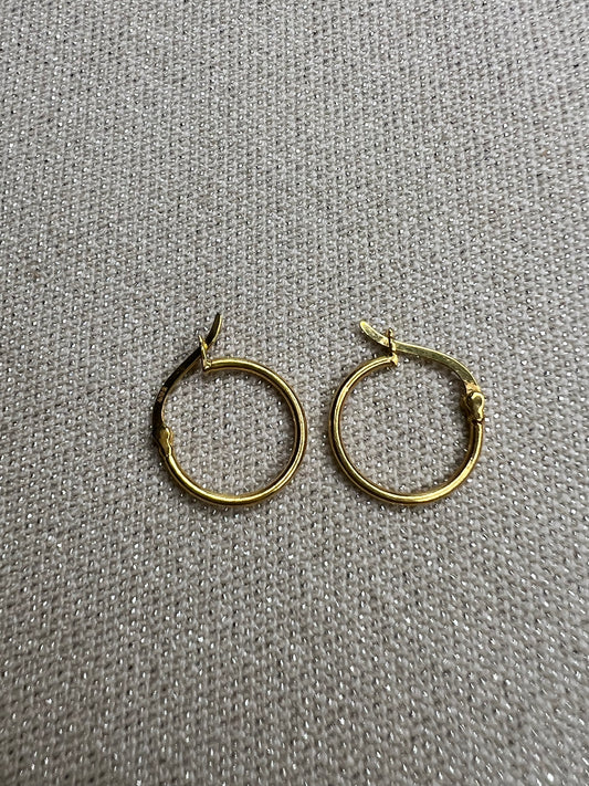 Solid 18ct Gold Dainty Hoop Earring